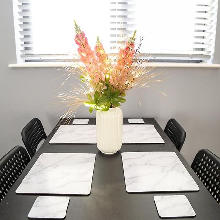 Luxurious & Lavish Salford Quays Free Parking Apartman Manchester Kültér fotó